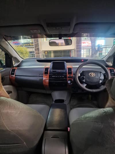 Top Variant Toyota Prius. Exchange with New Small Cars