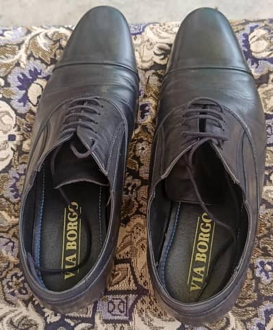 Black formal shoes