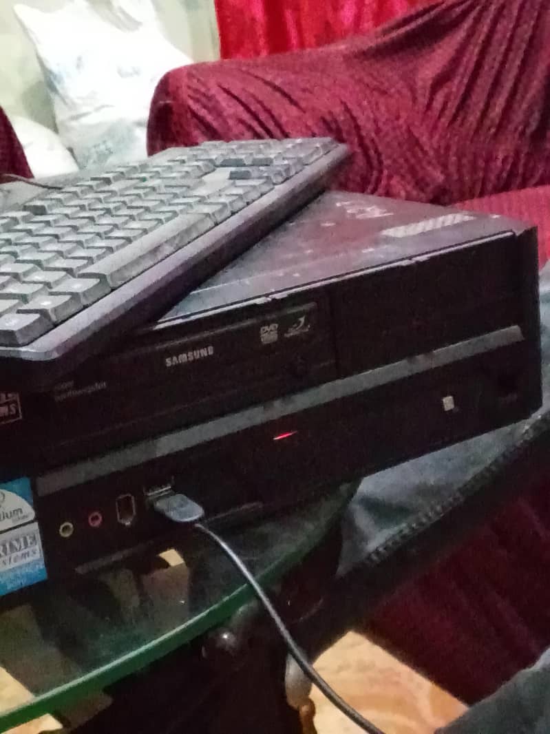 Desktop computer with all components 0