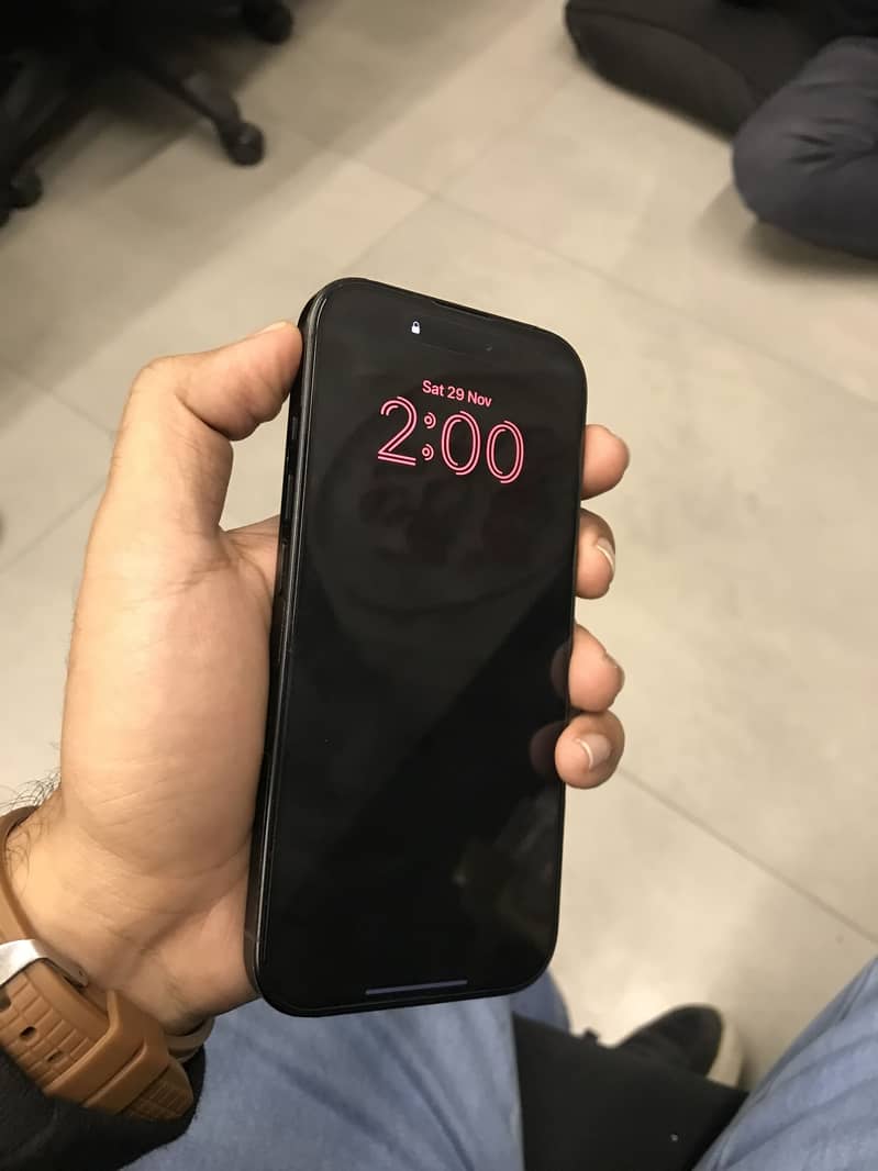 iPhone 16 pro 1