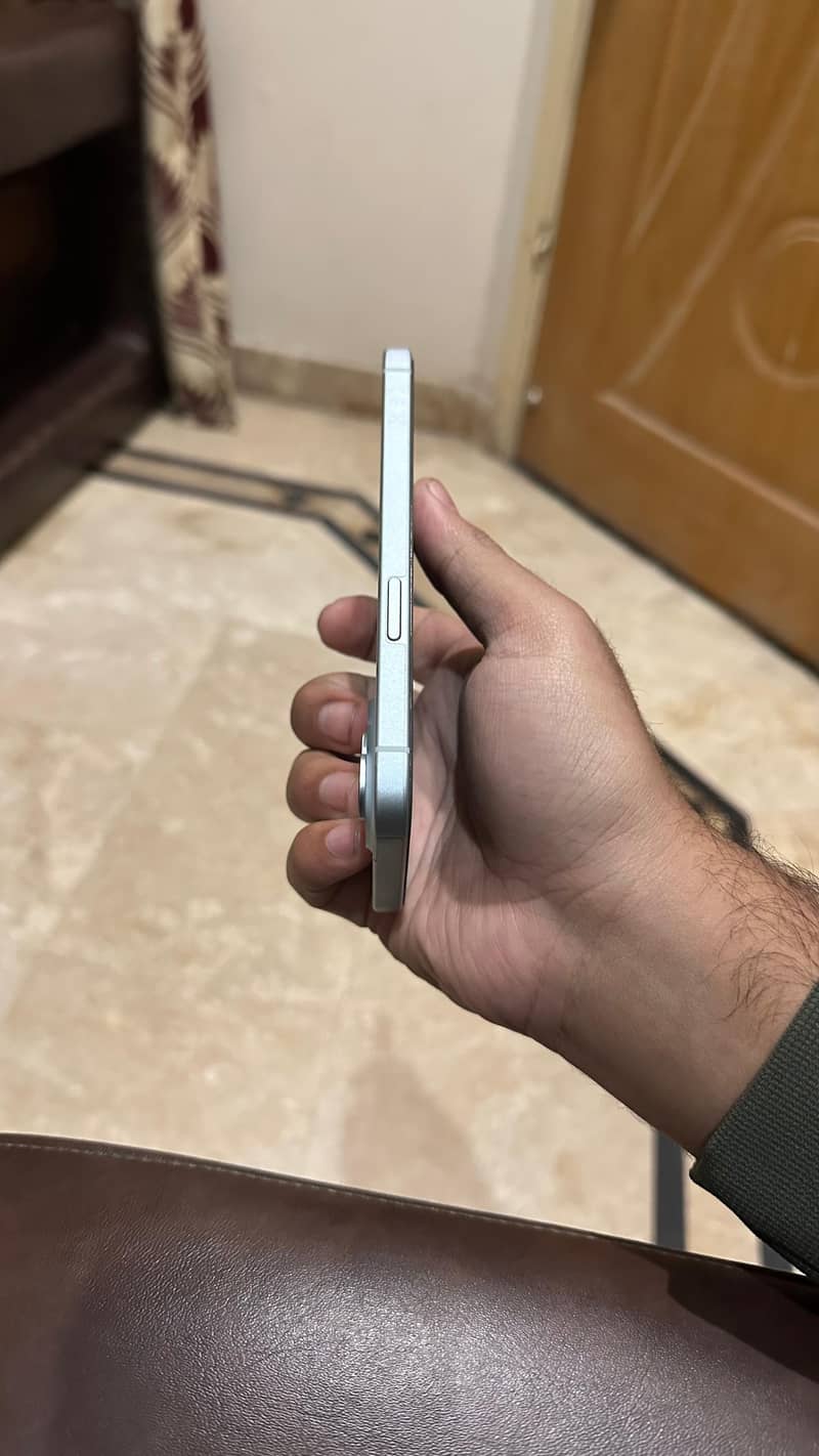IPHONE 15 6