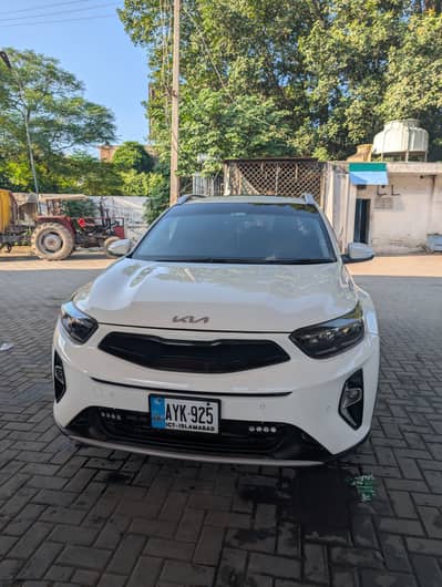 KIA STONIC 2022 MODEL WHITE FOR SALE URGENT