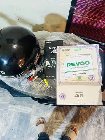 Revo A12 electric scooty 500km used 1000 wolt