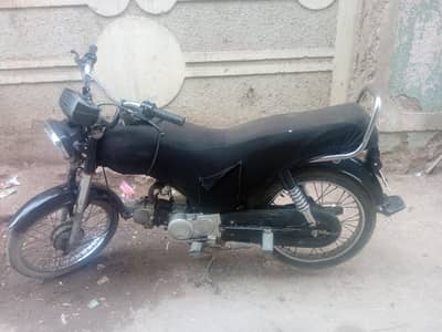 Dhoom cd70 urgent for sale