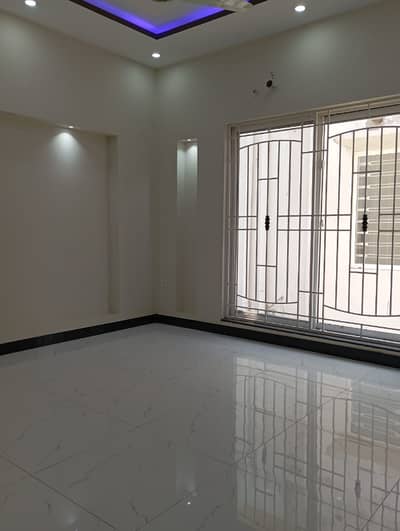 5 Marla Slight Use New Luxury House For Rent