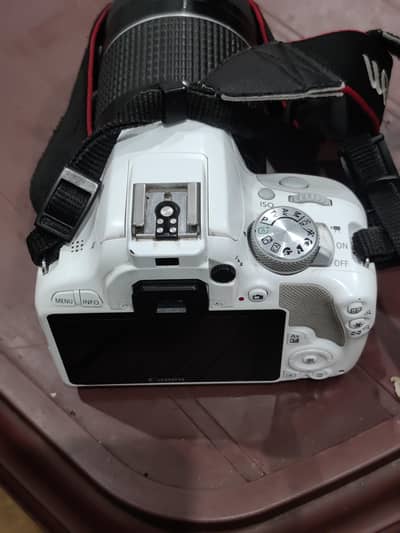 cannon 100D dslr camera 10/10 condition with 70/300 lense