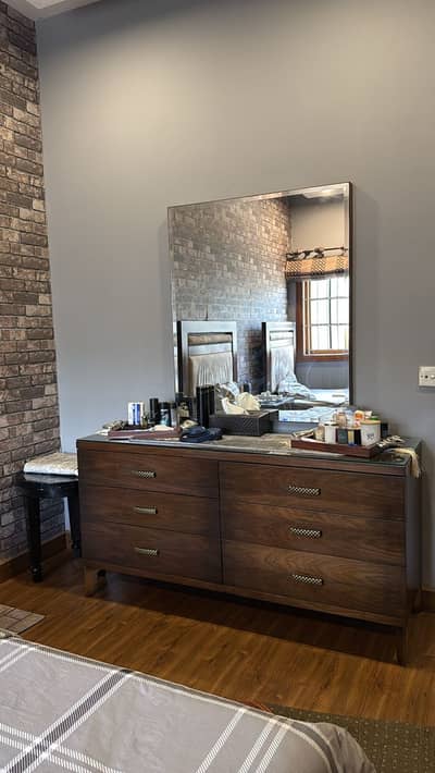 DRESSING TABLE FOR SALEE
