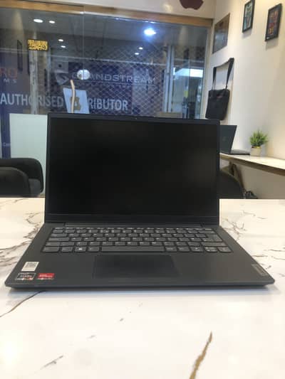 Lenovo Ryzen 5 5500u v14 gen2 idea-pad professional series and gaming