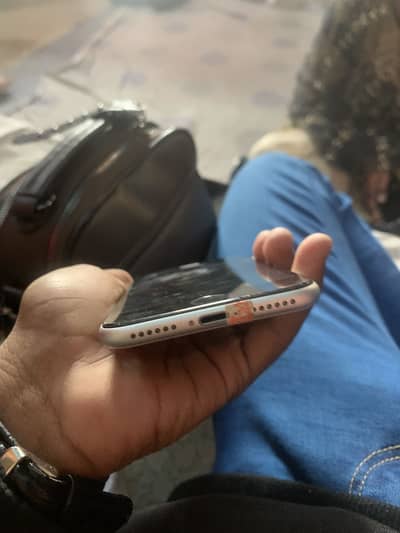 iPhone SE 2020 – White – 64GB (Excellent Condition)