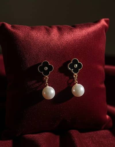 Royal Onyx Clover Timeless pear drop