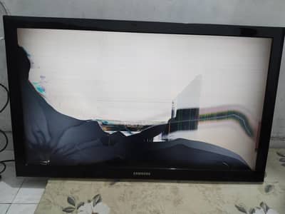 Samsung L E D  color black   panel Tuta Hua Hai  baki sab okay hai