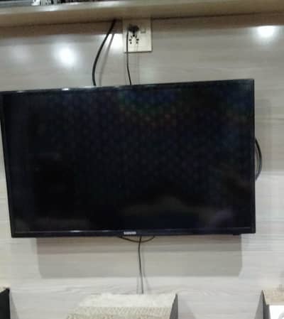 Samsung smart LCD TV for sale