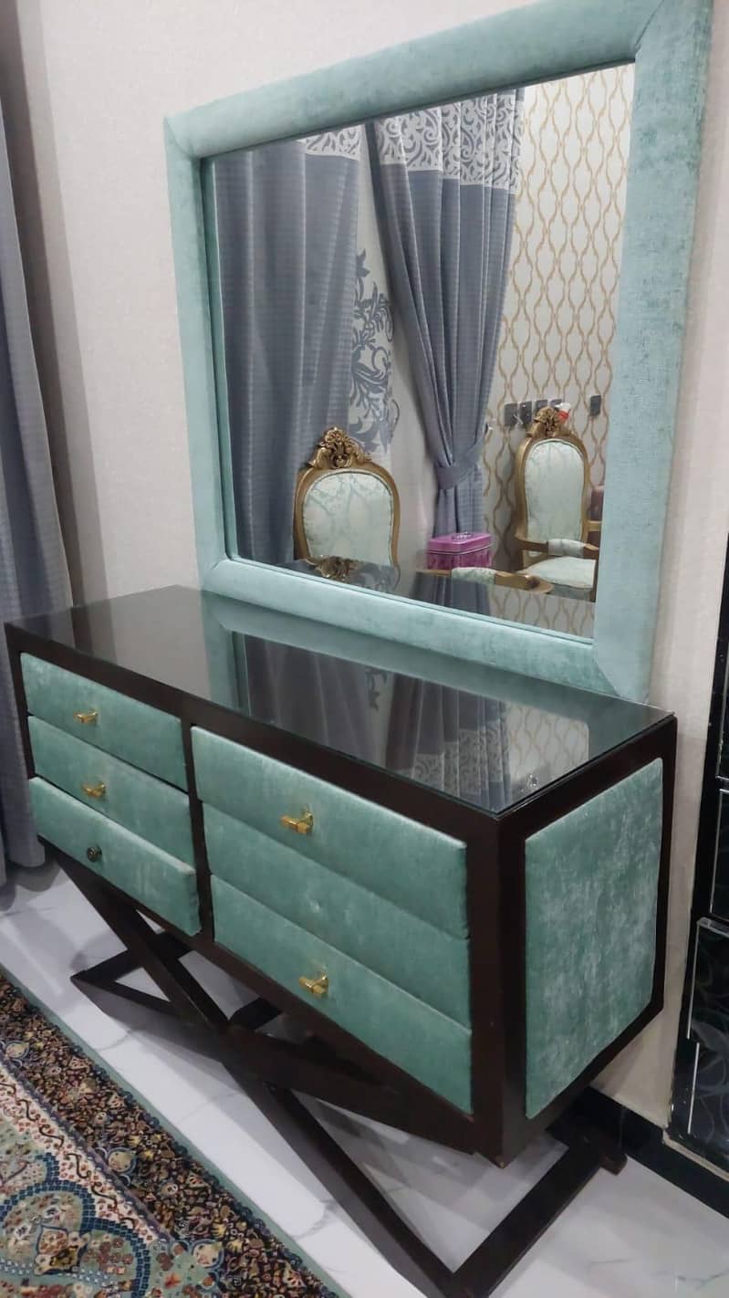 Dressing Table 3