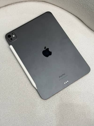 Mac Book pro M4 11inch