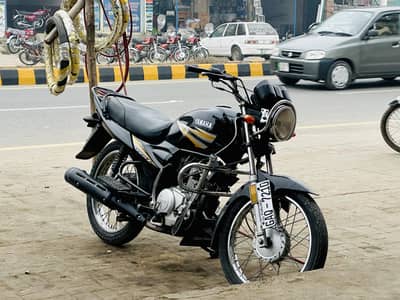 Yahama YBz 125 Black Colour