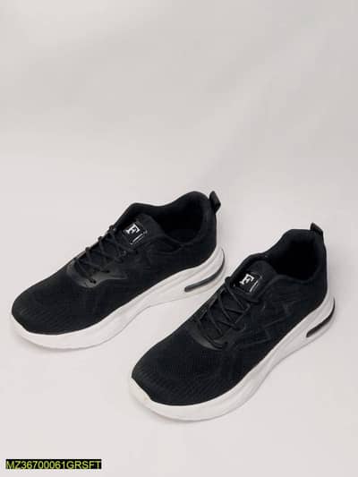 black shoze. man shoze. black coler. Ider now