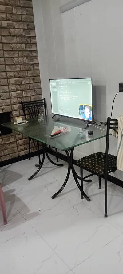 Dining table for sale - Six chairs