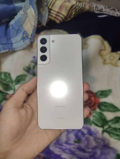 Samsung S22 Plus Non PTA 8/128 scratch less phone