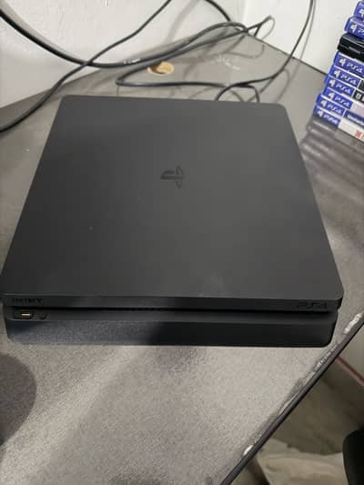 PS4 Slim 1TB 10/10 almost new