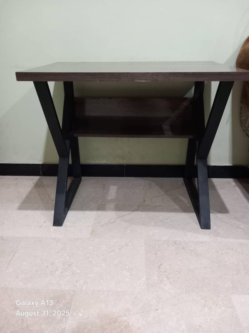 Office work table/computer table 1