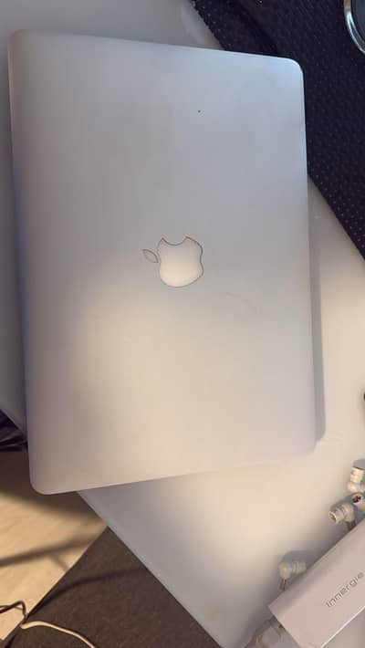 macbook Air 13  2017 model battery health 100%