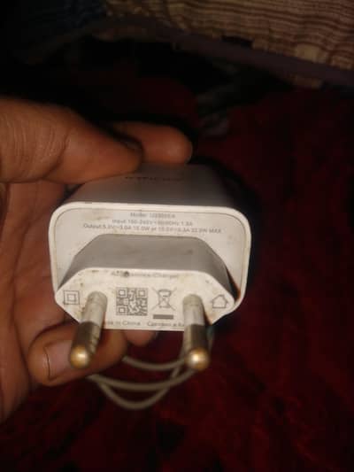 3 charger hn 1 orignel apple ka h        only whtsap