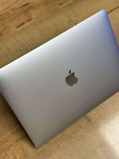 MACKBOOK PRO - 16/512gb Storage