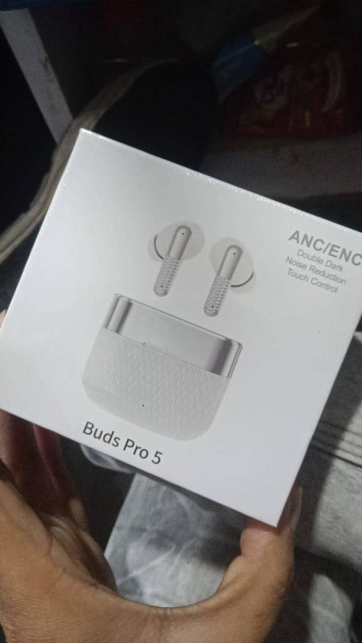 ear buds 0