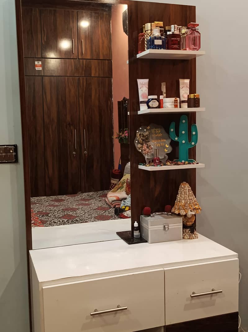 Dressing table 0