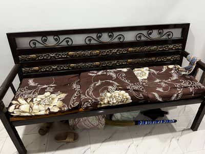 1 BARA SOFA 2 chote  or gadiyon ke 3 cover aile hoe hain wo bh sth dng