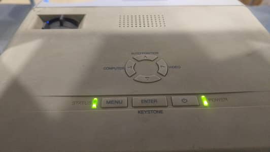 VGA port projector good condition oringnal lamp is very good condition
