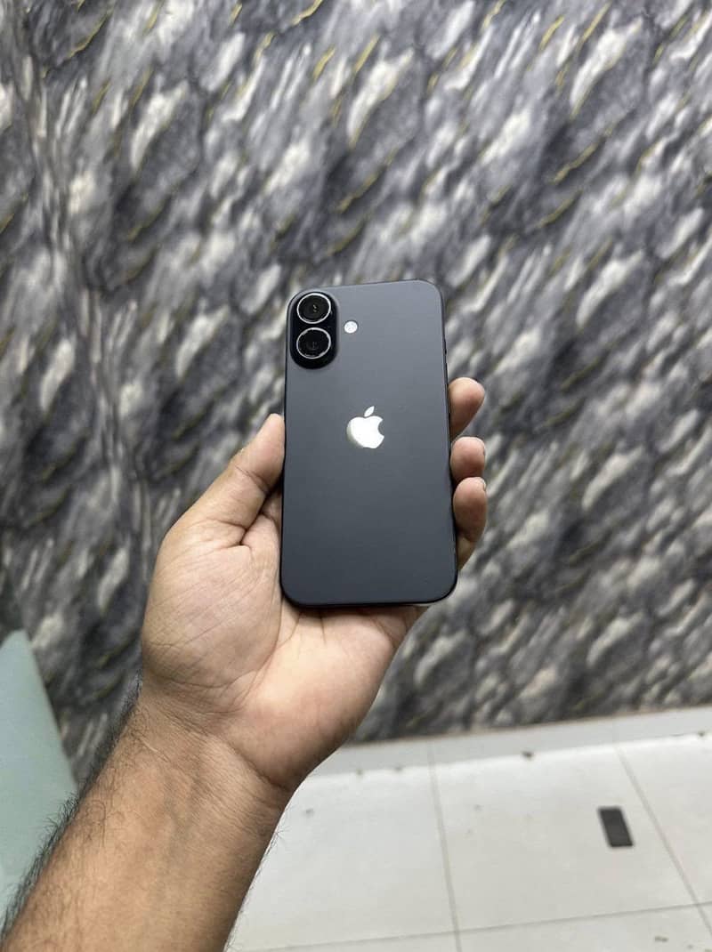 iPhone 16 \ exchange possible only with Apple device 1
