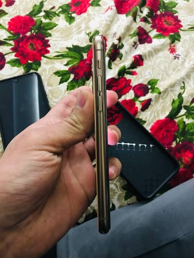 I phone 11 pro Golden colure