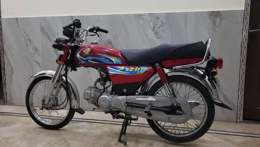 CD 70 /2024 model in Red color