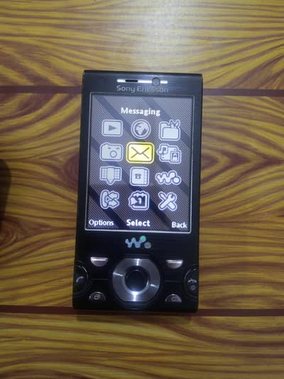 Sony Ericsson W995