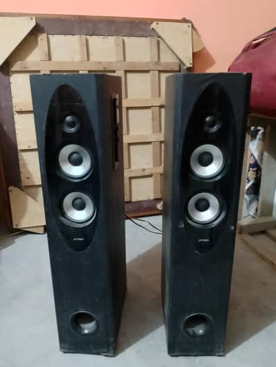 used fnd Bluetooth speaker all working