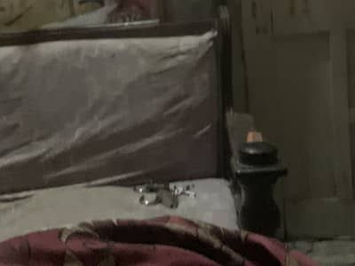 Paki lakad ka sofa 5 setar sath gadian mazbot kakat ga kahin Tota nai