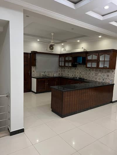 10marla uper portion Independid for rent Ground portion lock in phase3 bahria town Rawalipindi