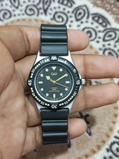 Q AND Q WATCH IN ORIGNAL ROATATING BEZEL