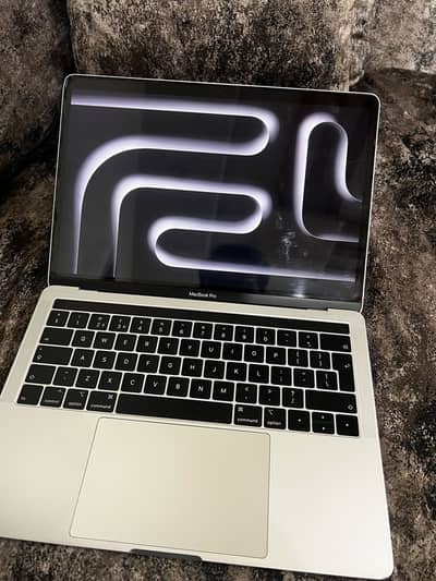 Macbook pro 2019 ( 13 inch )