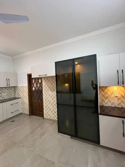 1 KANAL 3 BEDROOM LOWER PORTION AVAILABLE FOR RENT