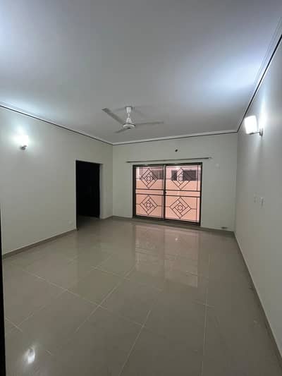 BRAND NEW 12 MARLA 4 BEDROOM APARTMENT AVAILABLE FOR RENT