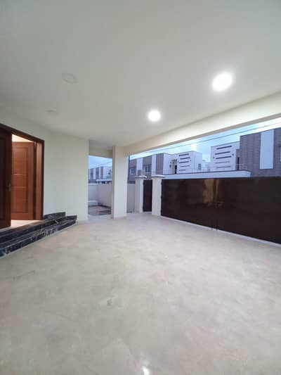 04 Bed DD, 350 Yds Bungalow For Sale