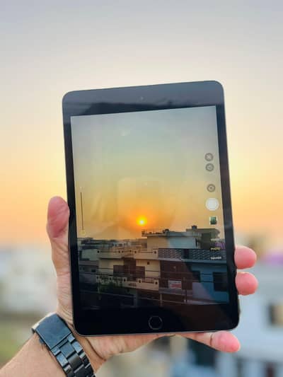 new iPad mini 5 Brand new