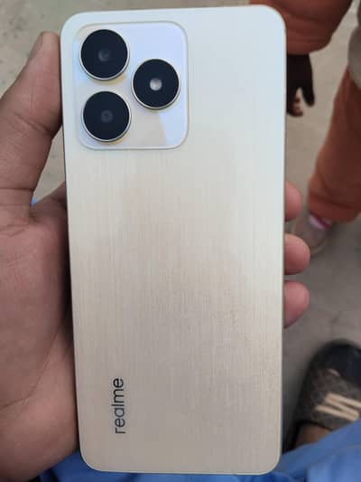 Realme C53 6,128 with box and charger exchange b hosakta hai.