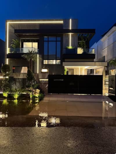 10 MARLA ELEGANT AND FULL FURNISHED SUPER HOT LOCATED BUNGALOW IS AVAILABLE IN THE BEST BLOCK OF DHA LAHORE.