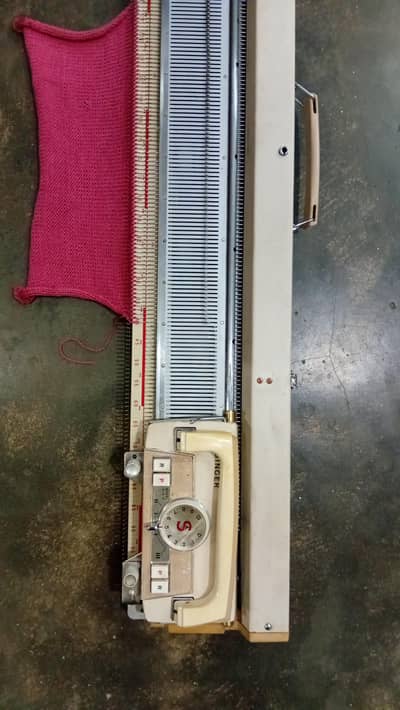 KNITTING. MACHINE. MODEL. SK. 800. MODEL.
