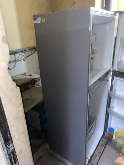 Refrigerator for urgent sale