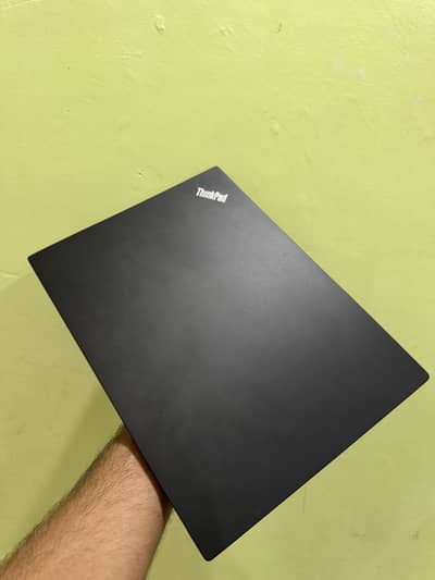 Lenovo E480 Core i5 8th | 256Gb SSD 512Gb HHD 12Gb Ram 2Gb Rx550 Card