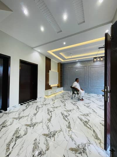 10 Marla full house for sale barnd new house good location satlesh house